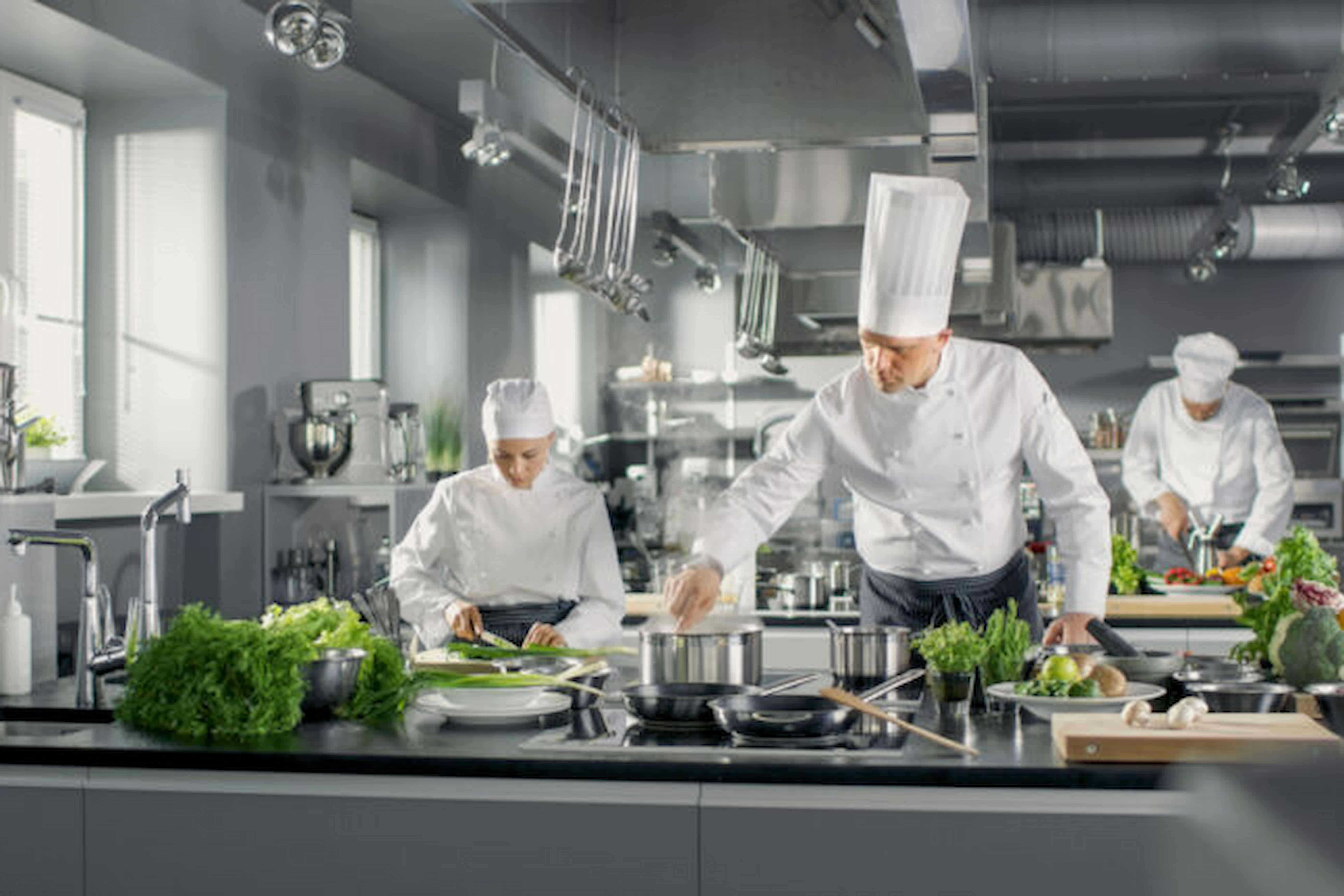 Auxiliares de Cocina para Eventos Corporativos